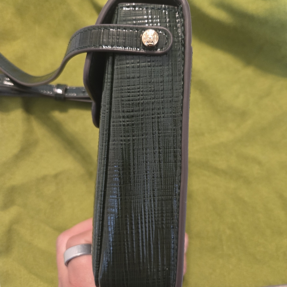 Tory Burch Robinson Crosshatched Phone Crossbody Evergreen. Excellent, Worn Once - Picture 8 of 10